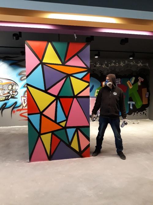 Okul Duvarı Graffitici - Duvar Ressamı- Grafiti - Grafiticiler - Grafiti Yapanlar