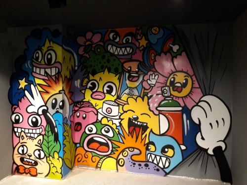 Okul Duvarı Graffitici - Duvar Ressamı- Grafiti - Grafiticiler - Grafiti Yapanlar